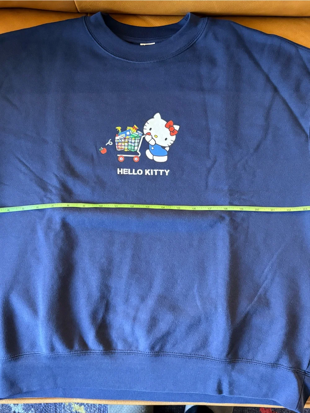 Uniqlo x Sanrio Hello Kitty Women’s Navy Graphic Sweatshirt - new without tags - Picture 5 of 6